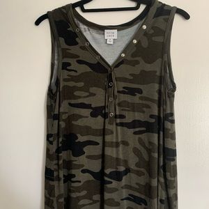 Evereve camp tank- Peyton Jensen